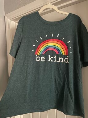 NWOT Amazon Green Rainbow "Be Kind" Short Sleeve Tee